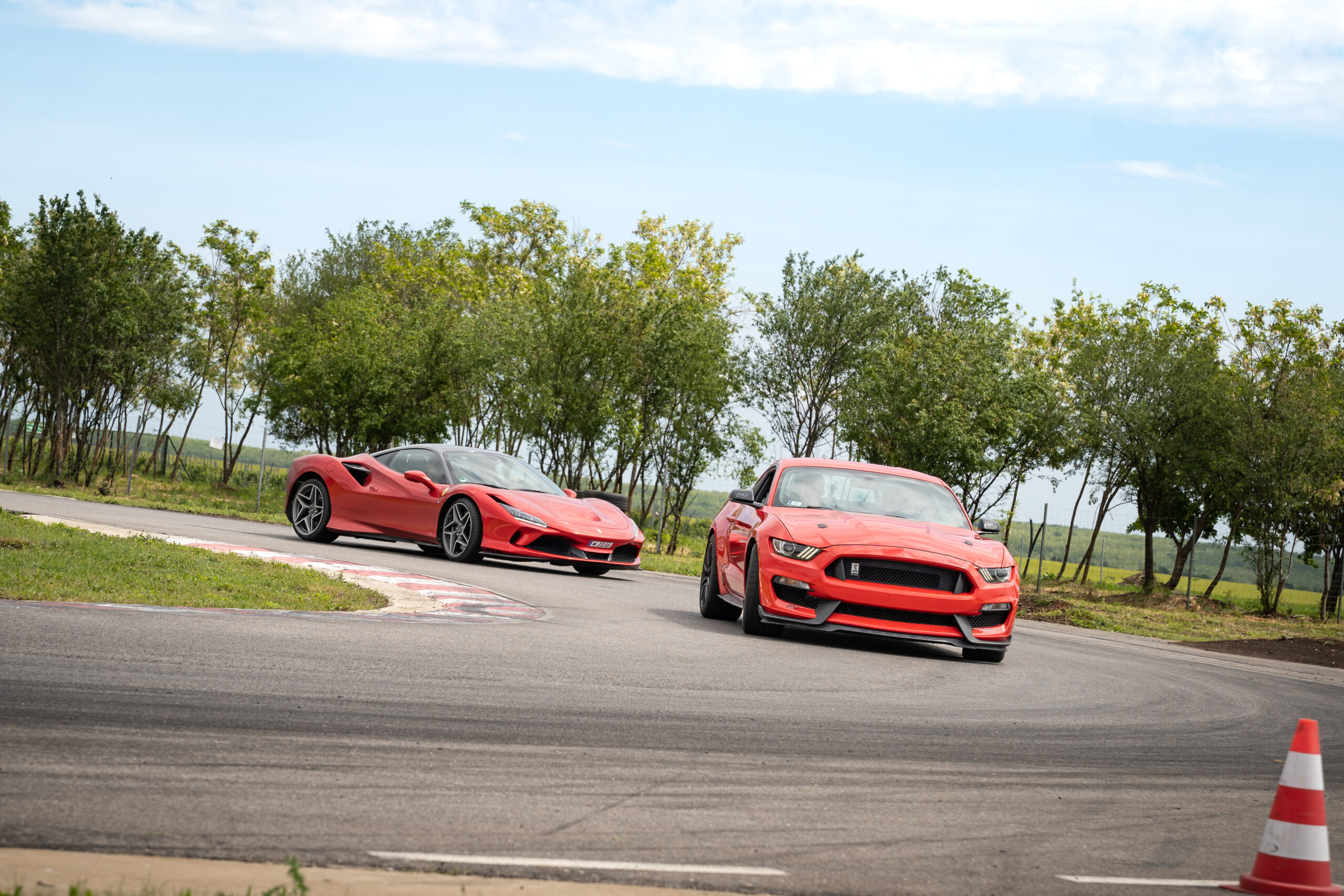 Június 20-án SupercarFest: drift és versenytaxi, több mint 100 sportautó a BSSW Visontán