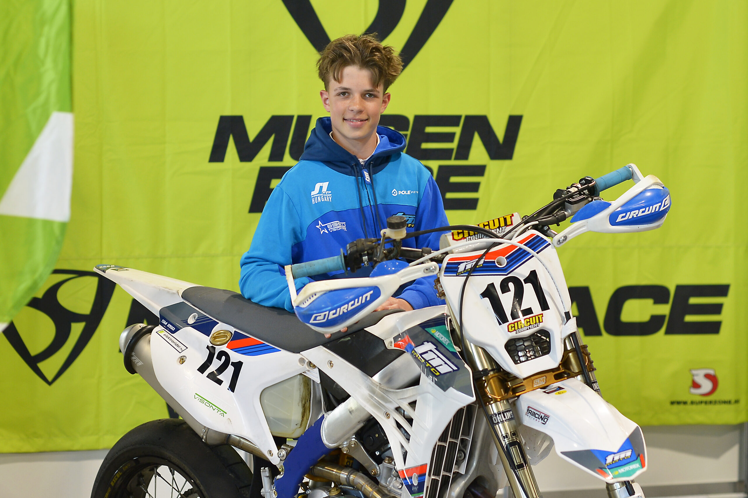 Bereczki Dávid újabb kettős győzelemmel növelte előnyét a Supermoto Junior eb-n